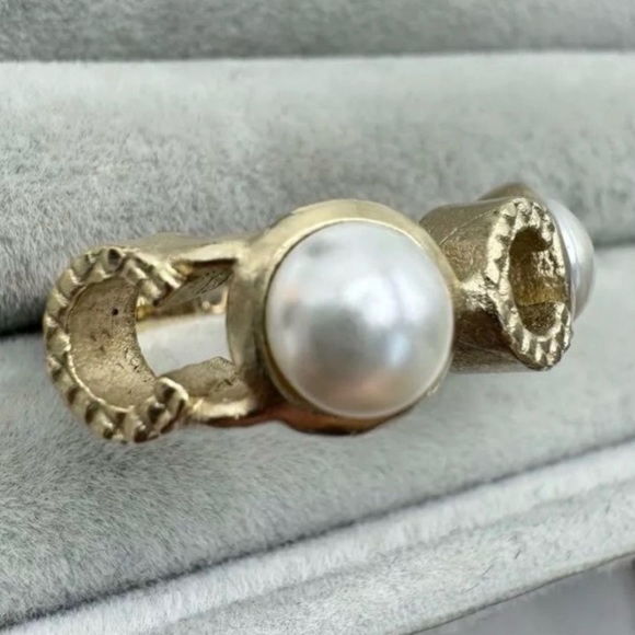 Chanel Faux Pearl COCO Logo Ring - sz 6.5 - Picture 4 of 10